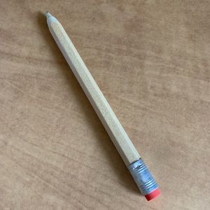 New Novelty Pen That Looks Like A Pencil